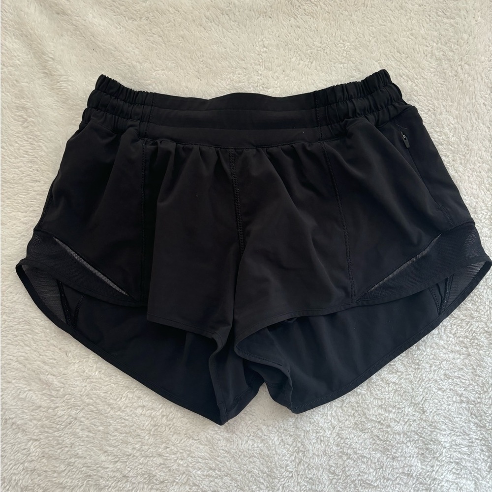 Lululemon Hotty Hot Shorts, size 4, 2.5 inch